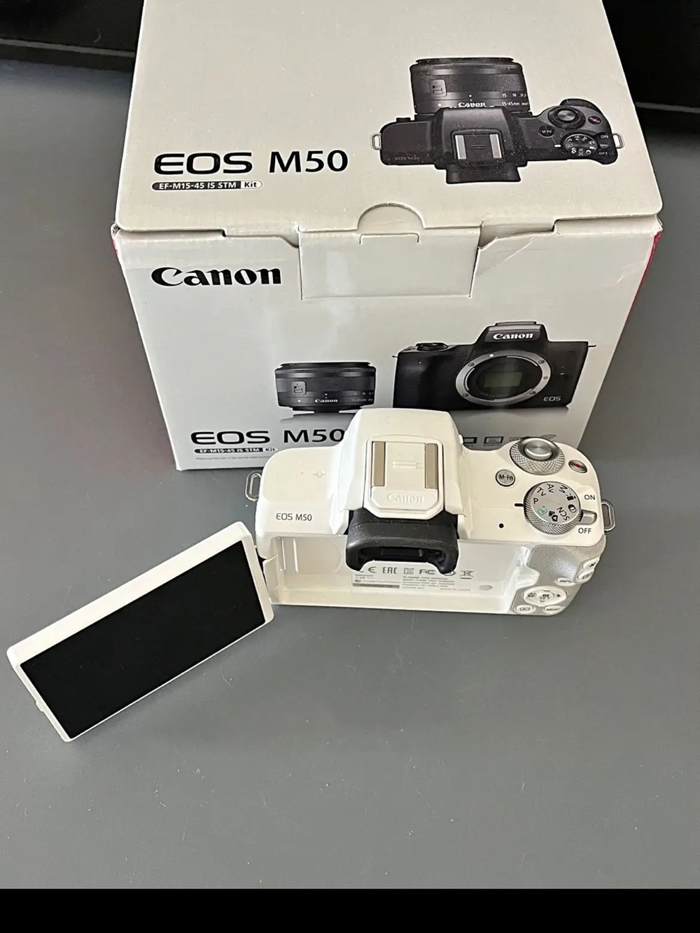 Canon EOS M50 Mirrorless Camera - White bundle